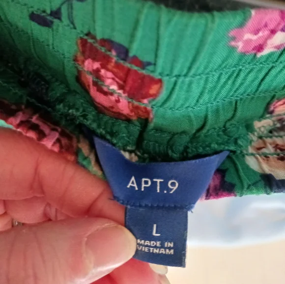 Greel Floral Flowy Shorts - Picture 5 of 5